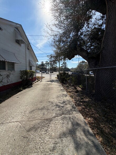 More Photos Of 1006 Savannah Hwy, Charleston Specialty For Sale