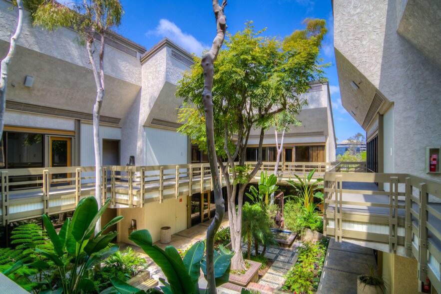 More Photos Of 1451 Quail St, Newport Beach Office For Lease