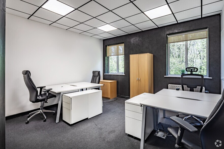 More Photos Of 170 Elland Rd, Leeds Coworking Space