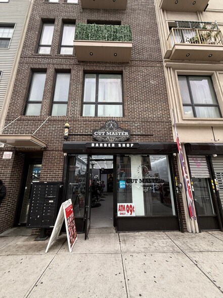 Primary Photo Of 77-85 Graham Ave, Brooklyn Storefront Retail Residential For Lease