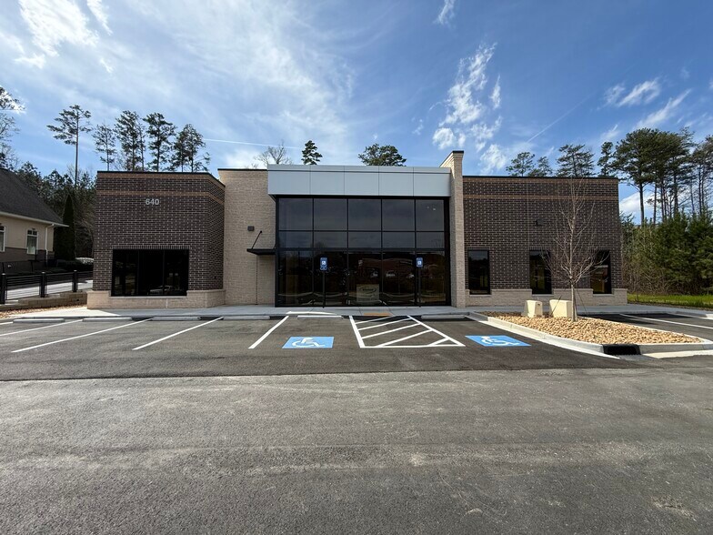 More Photos Of 640 Claremore Professional Way, Woodstock Medical For Lease