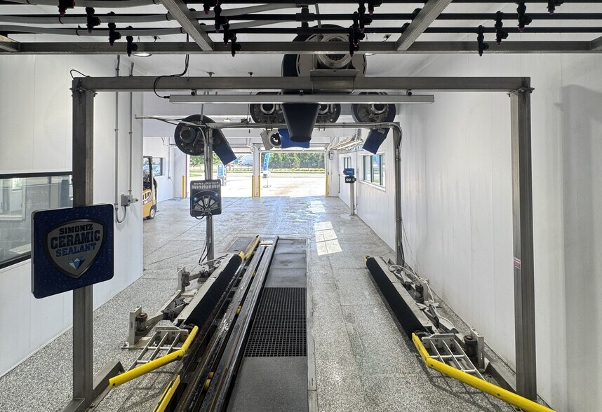 More Photos Of 31521 Utica Rd, Fraser Carwash For Sale