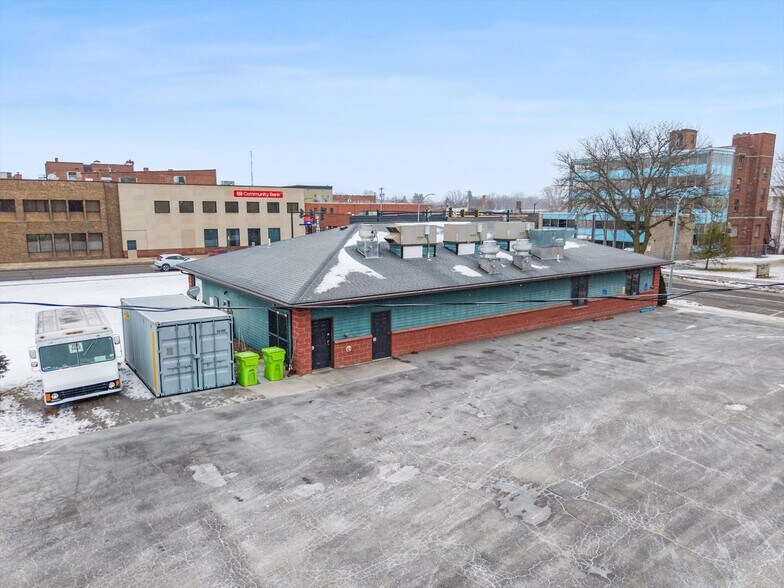 More Photos Of 212 Main St, Oneida General Retail For Sale