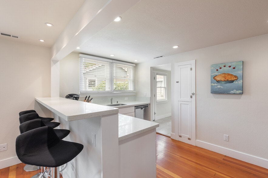 More Photos Of 1030 G St, Napa Apartments For Sale