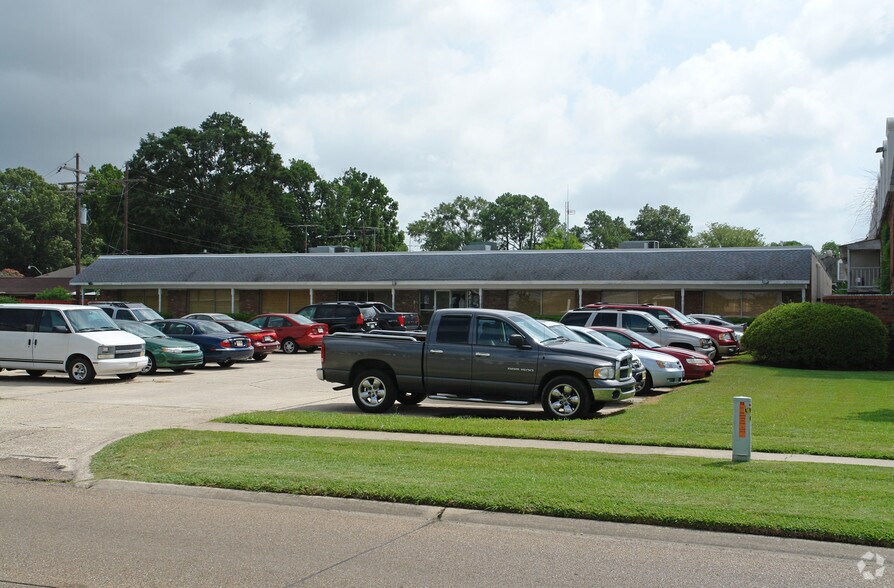 More Photos Of 650 Wooddale Blvd, Baton Rouge Movie Radio TVStudio For Sale