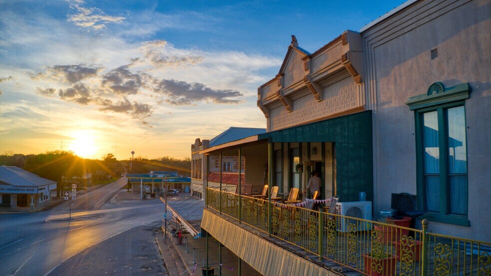 More Photos Of 226 Fort McKavitt St, Mason Hospitality For Sale