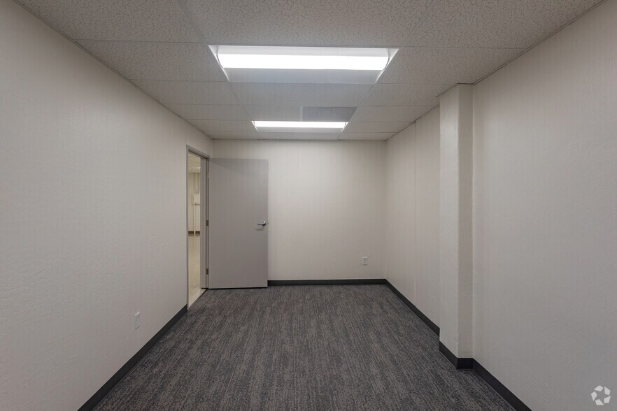 More Photos Of 2910-2960 Scott Blvd, Santa Clara Light Distribution For Lease