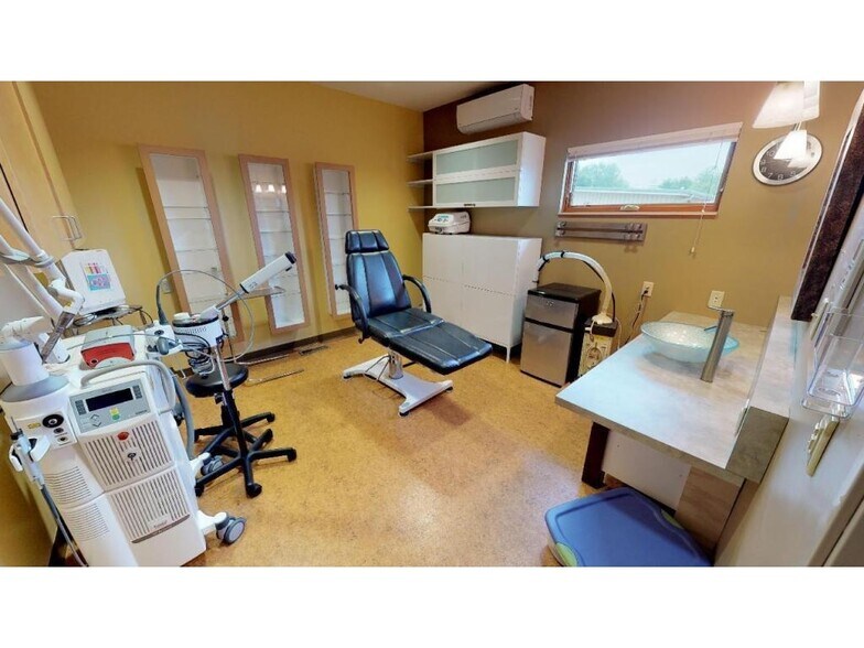 More Photos Of 7900 Chapin Dr NE, New London Medical For Sale
