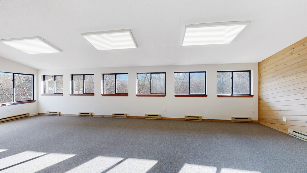 More Photos Of 220 Silver Lake Rd, Dingmans Ferry Office For Sale