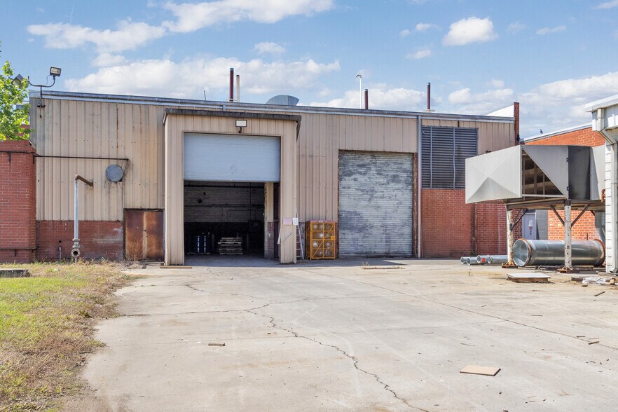 More Photos Of 11200 Dunbarton Blvd, Barnwell Manufacturing For Lease