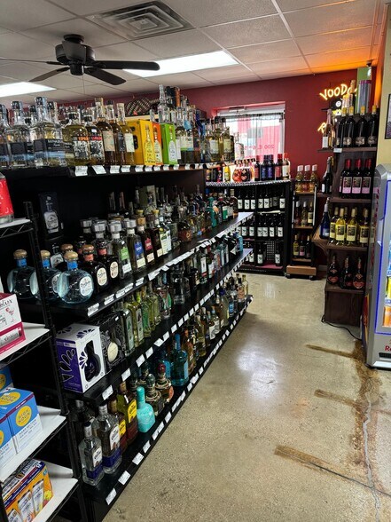 More Photos Of 200 E 6th St, Rolla General Retail For Sale