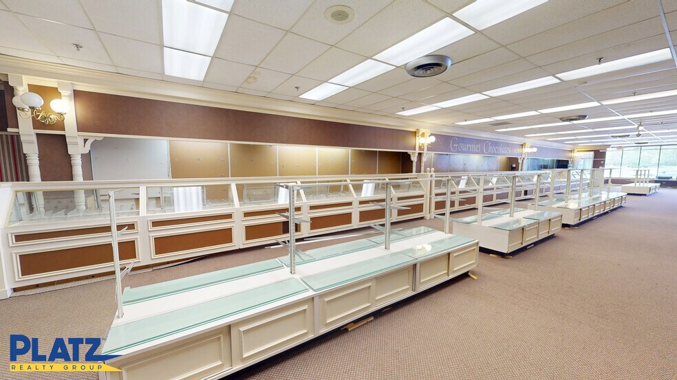 More Photos Of 4317-4341 Kirk Rd, Youngstown Storefront For Lease