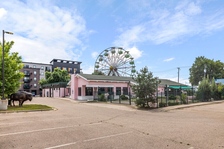 More Photos Of 2501 & 2519 Marshall St NE, Minneapolis Restaurant For Sale