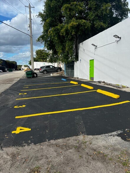 More Photos Of 900 NW 10th Ter, Fort Lauderdale Warehouse For Sale
