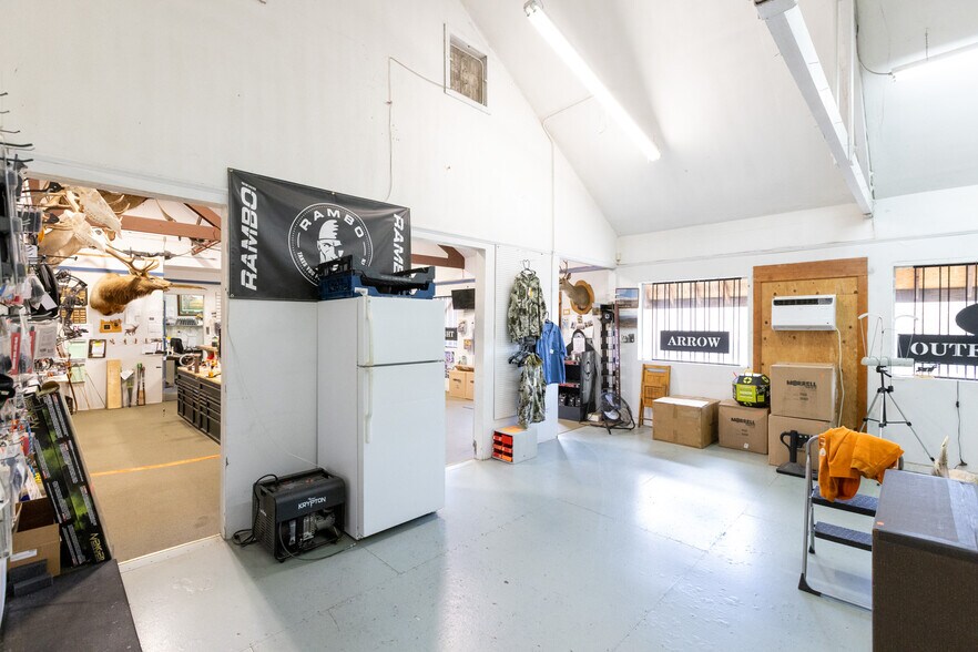 More Photos Of 2680 Dock Rd, Hood River General Retail For Sale