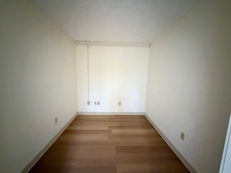 More Photos Of 102 Manor Ave, Bardstown Office For Lease