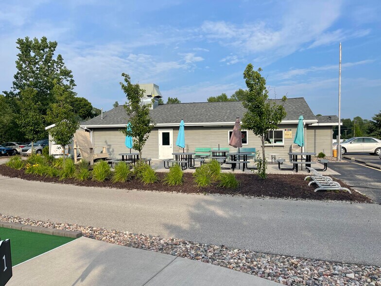 More Photos Of 2630 School Ln, Suamico Restaurant For Sale
