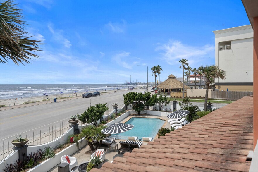 More Photos Of 1628 Seawall Blvd, Galveston Apartments For Sale