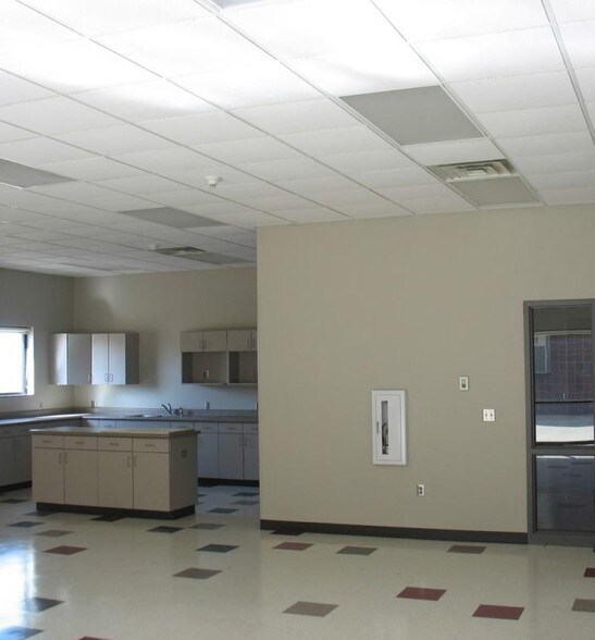 More Photos Of 2000-2002 Industrial St, Viborg Warehouse For Sale