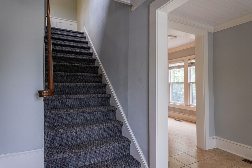 More Photos Of 3562 Spangenberg Ave, Clemmons Office For Lease