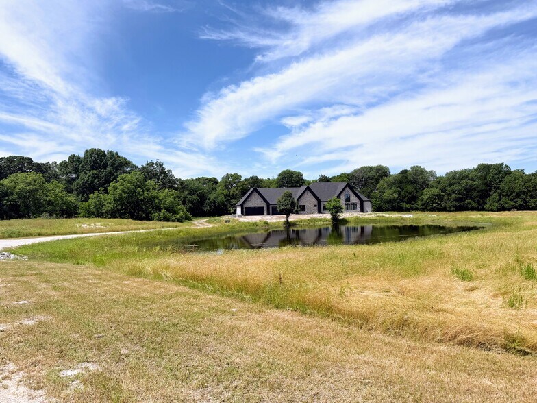 More Photos Of 1105 W Cottage Hill Pky, Celina Lodge Meeting Hall For Sale