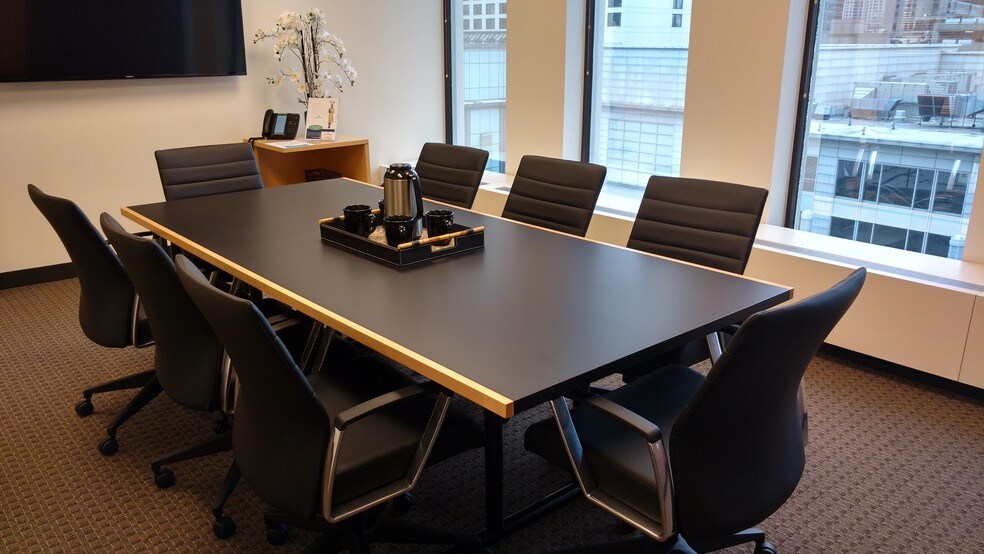 More Photos Of 625 N Michigan Ave, Chicago Office For Lease