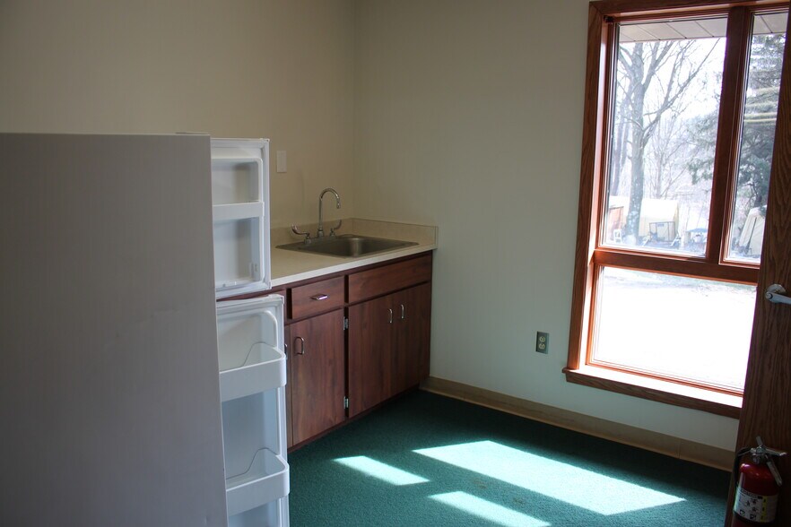 More Photos Of 112 Circle St, Franklin Office For Sale