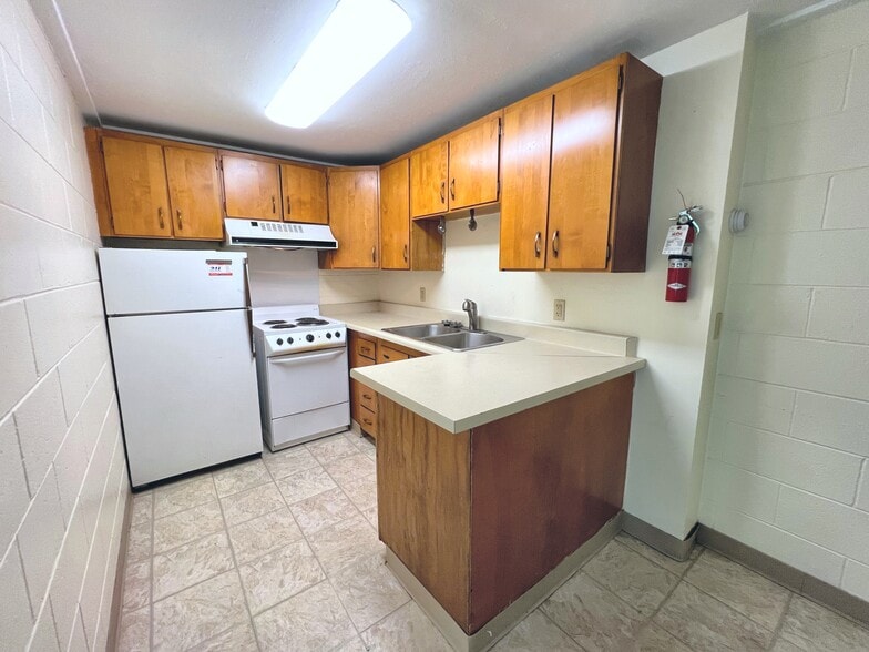 More Photos Of 2204 W Northern Lights Blvd, Anchorage Apartments For Sale