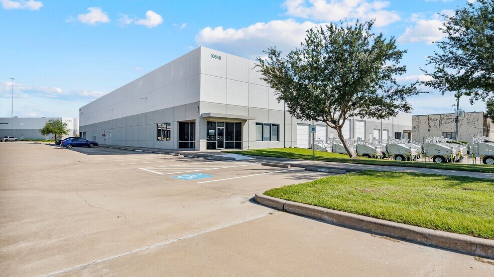 More Photos Of 10642 W Little York Rd, Houston Unknown For Lease