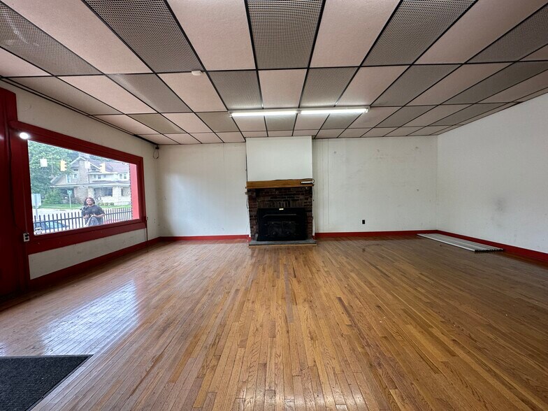 More Photos Of 322 W 3rd St, Bloomington General Retail For Sale