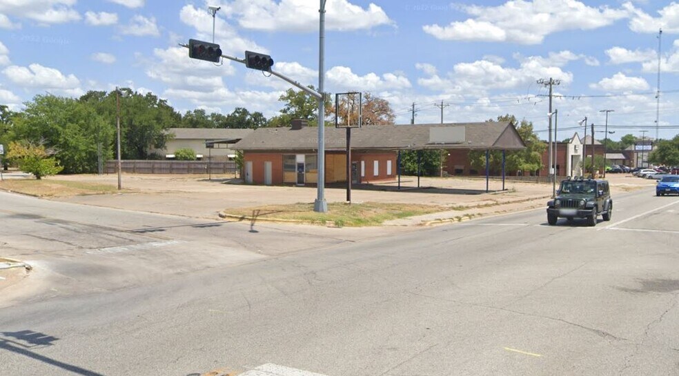 Primary Photo Of 3901 E 29th St, Bryan Auto Repair For Lease