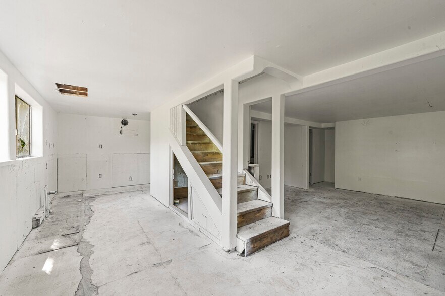 More Photos Of 10991 River Rd, Forestville Flex For Sale