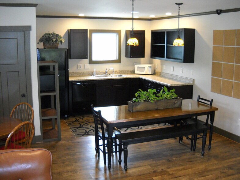 More Photos Of 444 Beech Mountain Pky, Beech Mountain Office For Lease