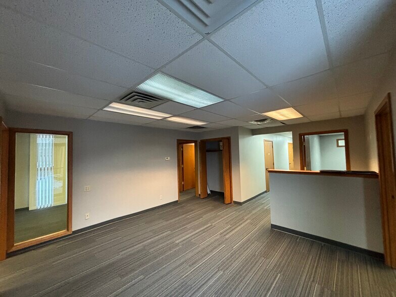 More Photos Of 2205 Jolly Rd, Okemos Office For Lease