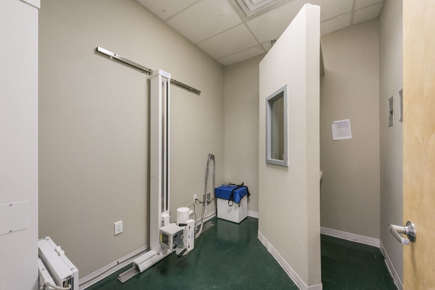 More Photos Of 12 Snowhill St, Spotswood Freestanding For Lease