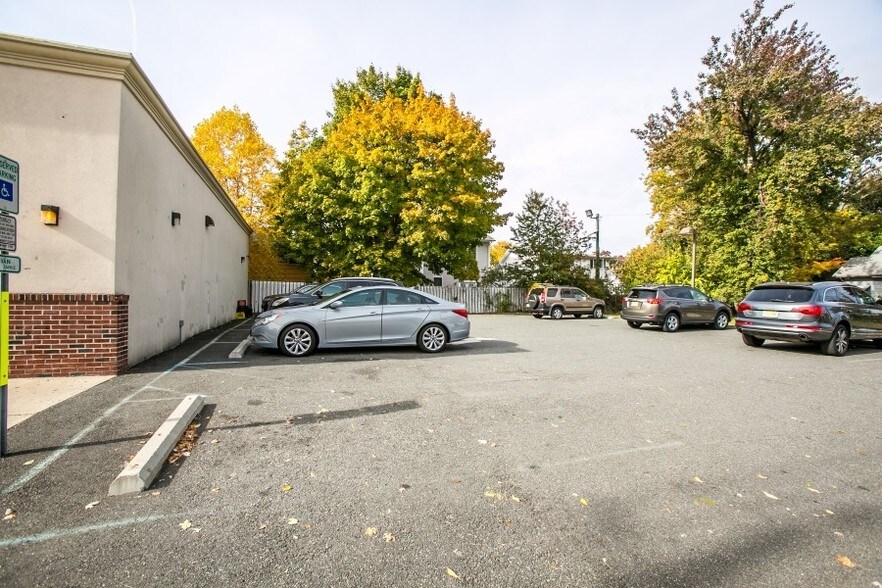 More Photos Of 10-16 River Rd, Fair Lawn Freestanding For Lease