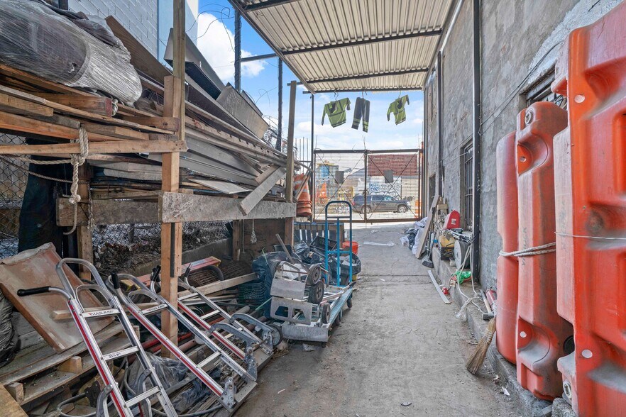 More Photos Of 5670 58th St, Flushing Specialty For Sale