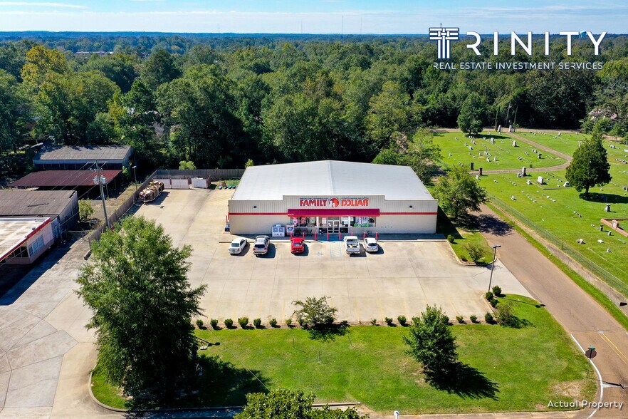 More Photos Of 600 E Monticello St, Brookhaven Storefront For Sale