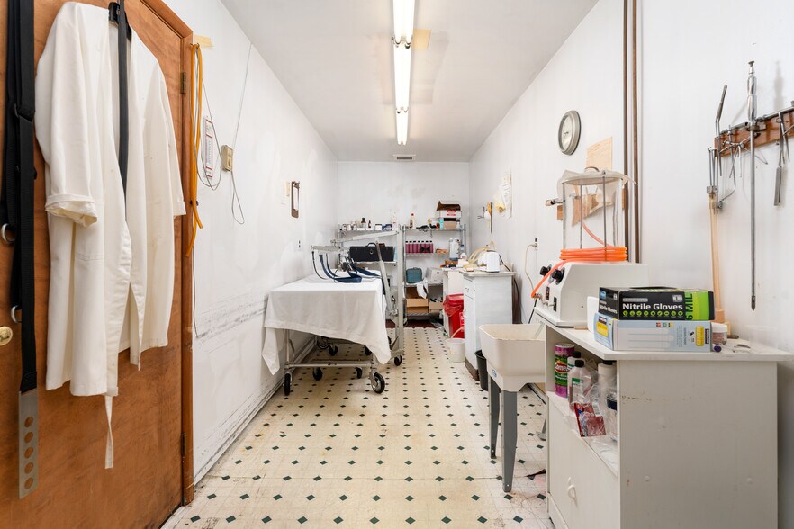 More Photos Of 94 E Montauk Hwy, Hampton Bays General Retail For Sale