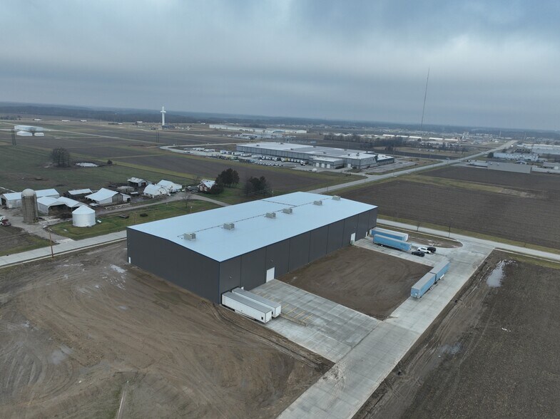 More Photos Of 2300 Raney, Effingham Warehouse For Lease