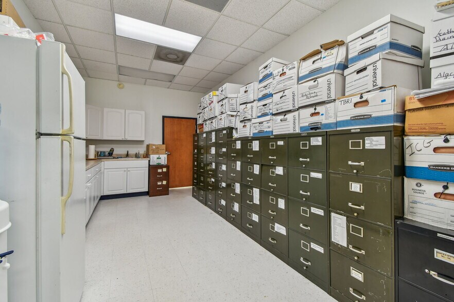 More Photos Of 10901 Danka Cir N, Saint Petersburg Office For Sale