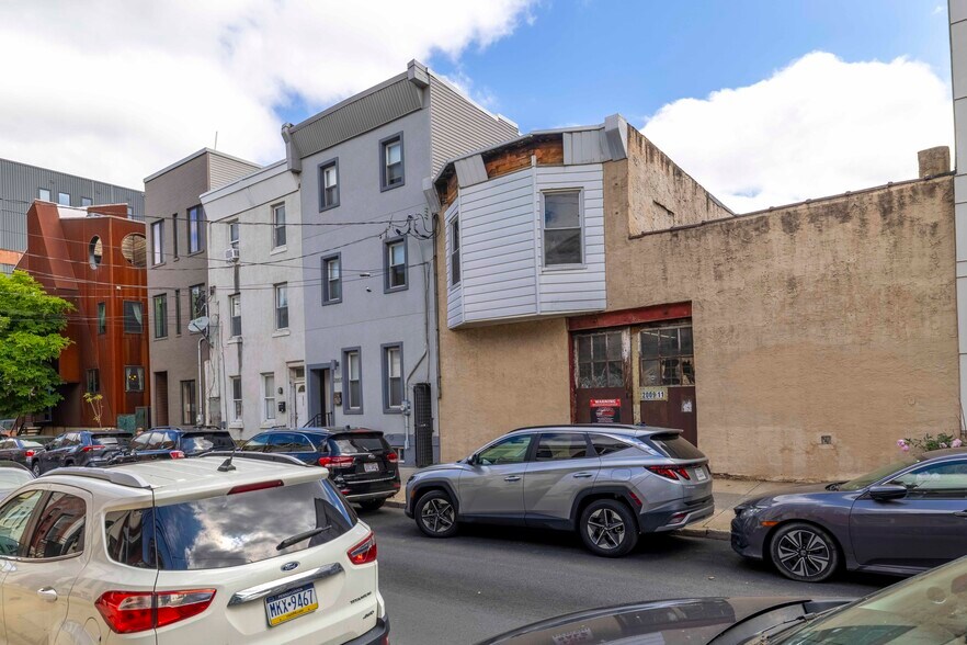 More Photos Of 2009-2011 E York St, Philadelphia Industrial For Sale