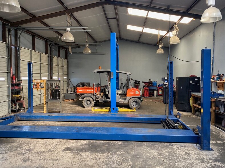 More Photos Of 16299 Fm 1325, Austin Auto Repair For Lease