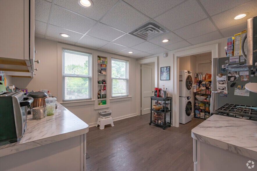 More Photos Of 820 Farmington Ave, West Hartford Office Residential For Lease