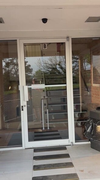 More Photos Of 7225 Colerain Ave, Cincinnati Office For Lease