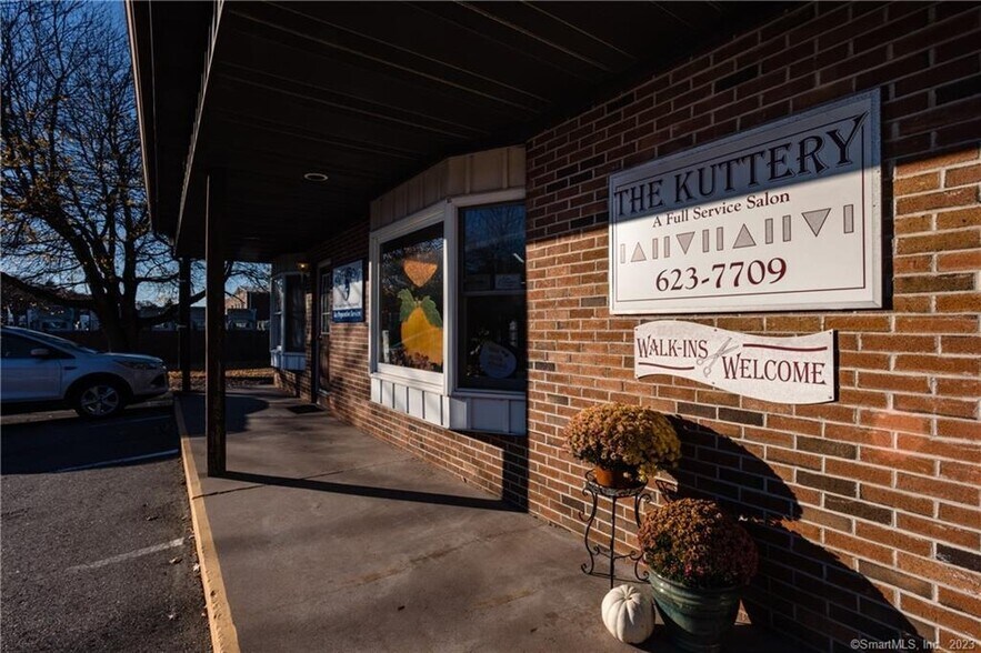 More Photos Of 448 Spring St, Windsor Locks Freestanding For Lease