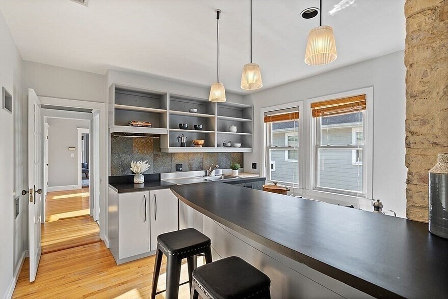 More Photos Of 132 Rawson Rd, Arlington Flex For Sale