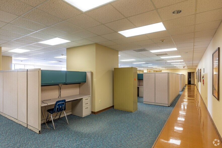 More Photos Of 3802-3806 Interstate 27, Lubbock Office For Sale