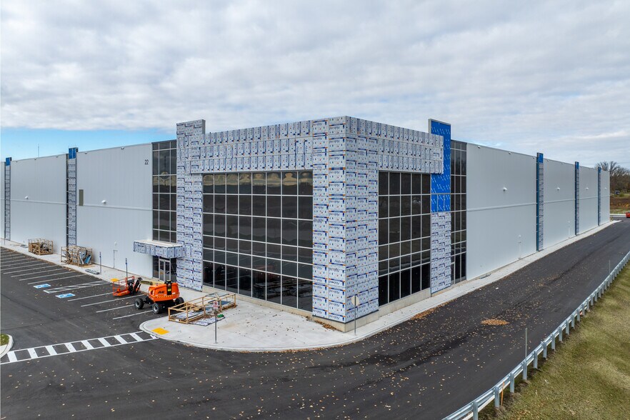 More Photos Of 22 Medicorum Pl, Hamilton Distribution For Lease