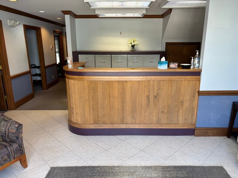 More Photos Of 1500-1502 Orchard Lake Dr, Charlotte Office For Lease